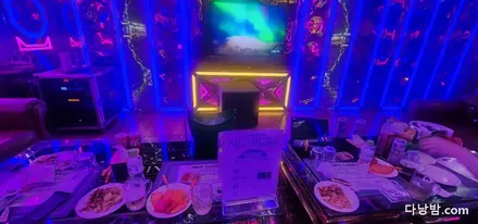 다낭 벤츠 가라오케 실내 사진 5/5 — 미케비치 북측·손짜 방면 가라오케