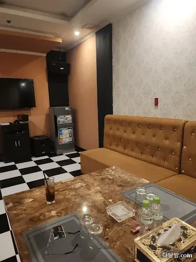 다낭 원오페라 가라오케 실내 사진 6/10 — 한강 서안 북측·하이쩌우 권역 가라오케